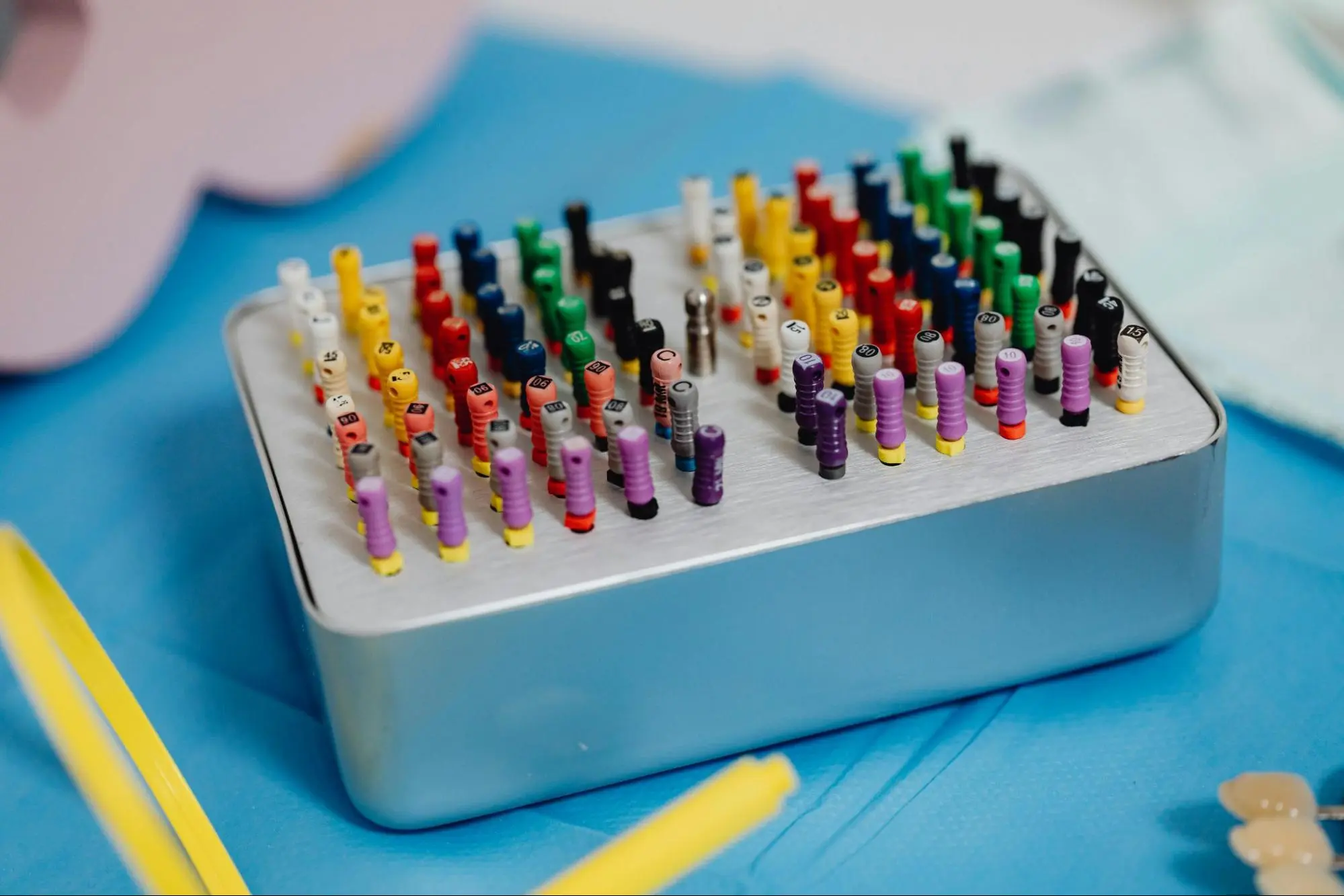 Yapay zeka ve kök kanal teknolojisi – hassas endodontik aletler