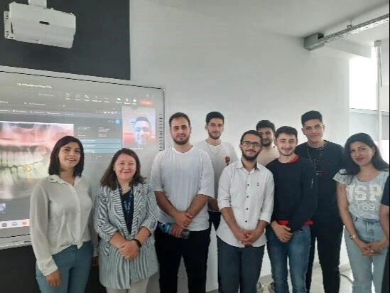 Yeni Şafak haberi: Lokman Hekim Üniversitesi öğrencileri ve öğretim üyeleri birlikte CranioCatch yapay zeka analizini inceliyor